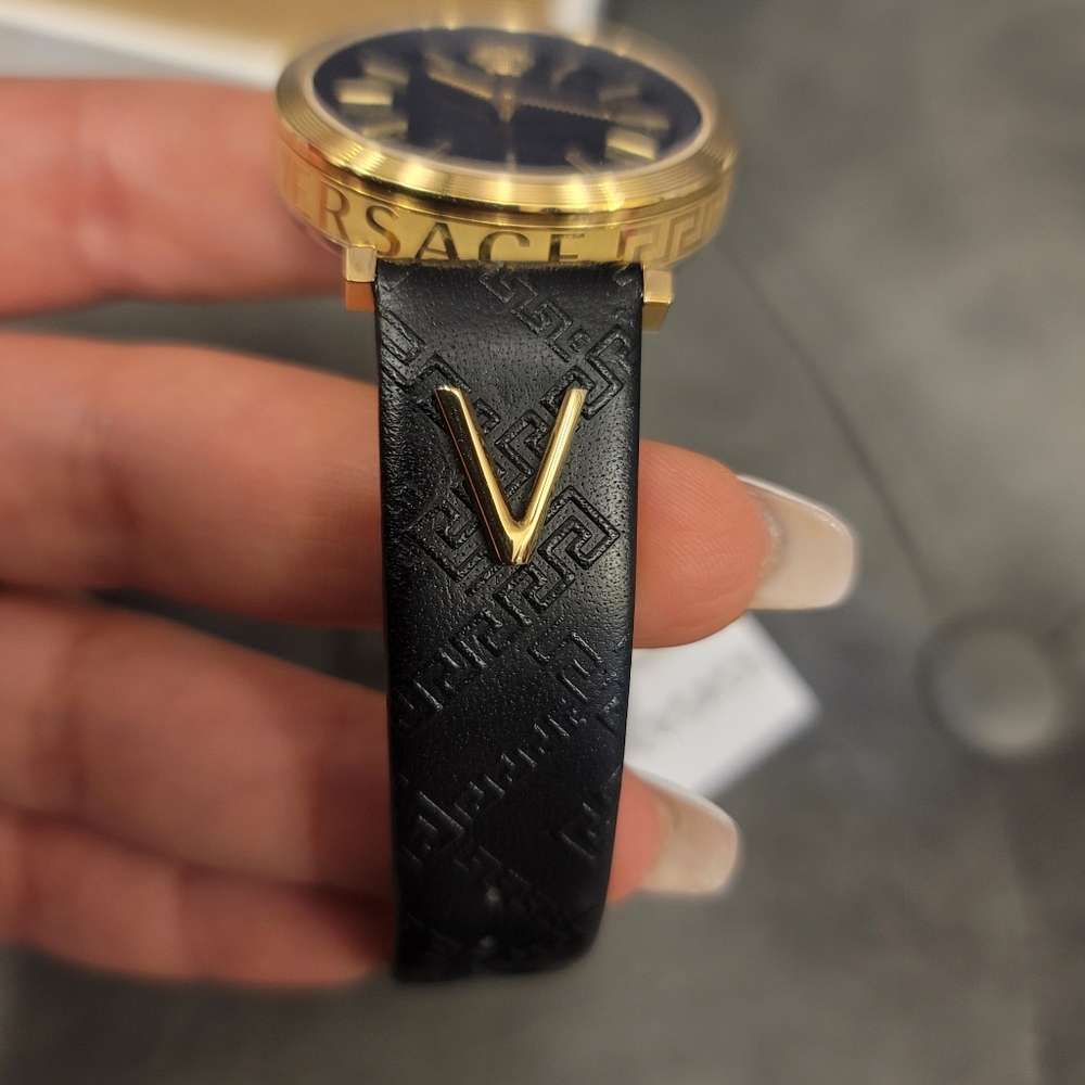 Authentic Versace watch - Picture 6 of 11